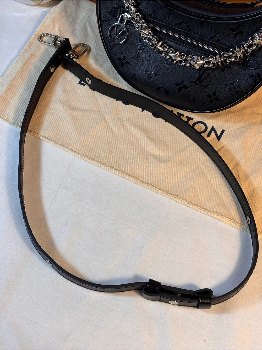 Louis Vuitton excellent chain